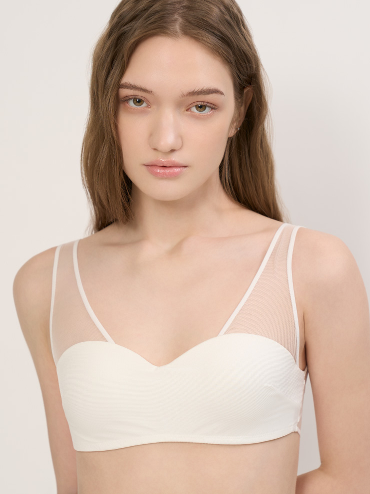 白のハーフトップノンワイヤーブラ