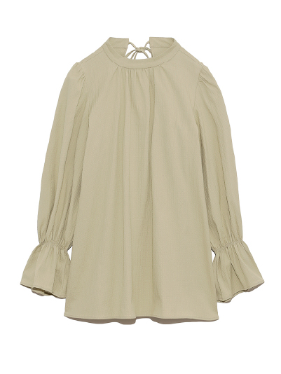 後ろ開きボリュームブラウス