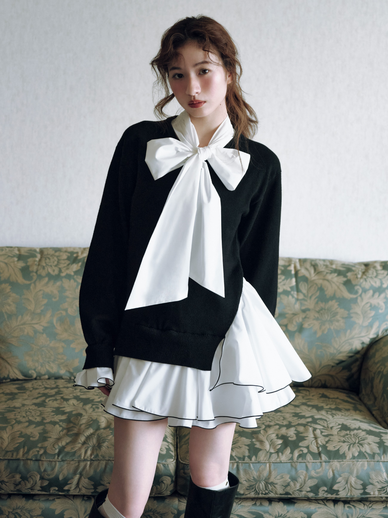 Dress 19,800yen と Boots 19,800yen のスタイリング