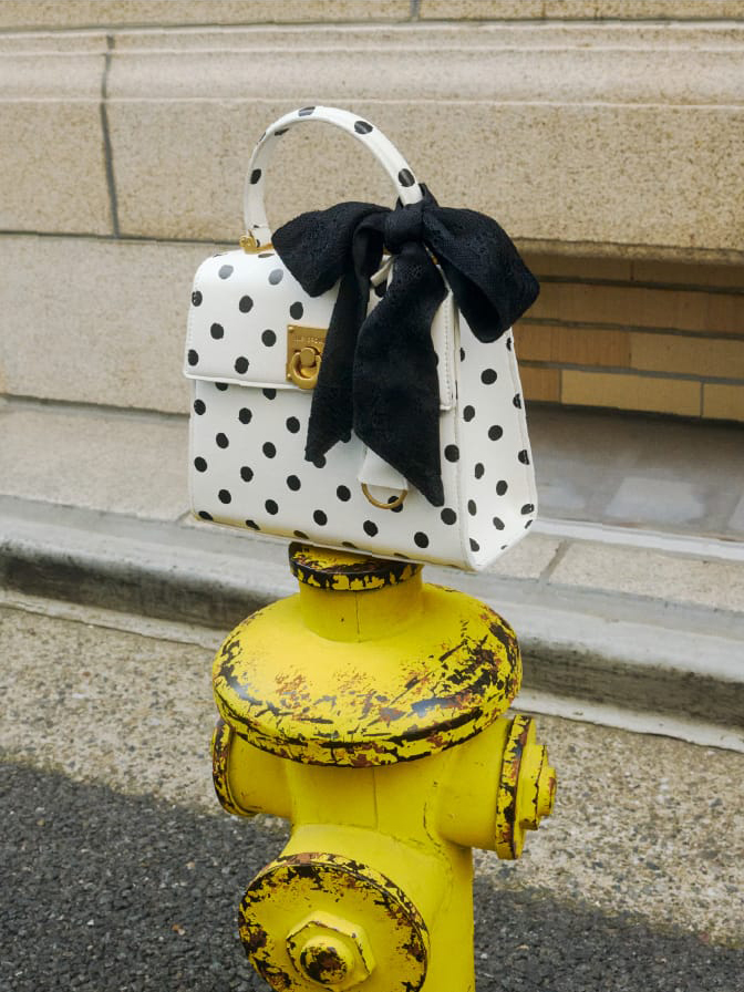 Bagを着用したモデル